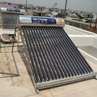 hinh anh lap dat gian may nuoc nong nang luong mat troi tan a dai thanh classic