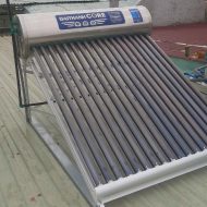 hinh anh lap dat may nuoc nong nang luong mat troi dai thanh core 2